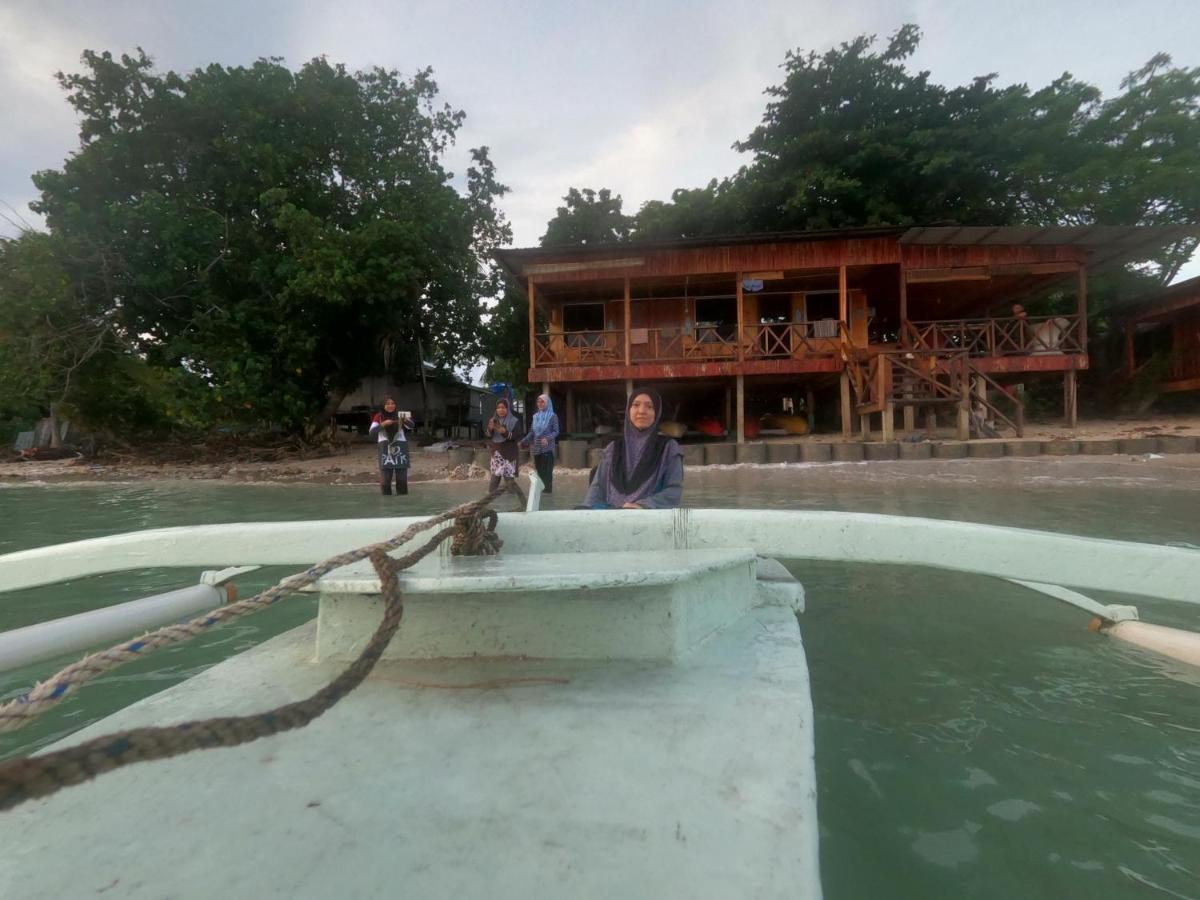 Tajau Laut Guesthouse Kudat Buitenkant foto