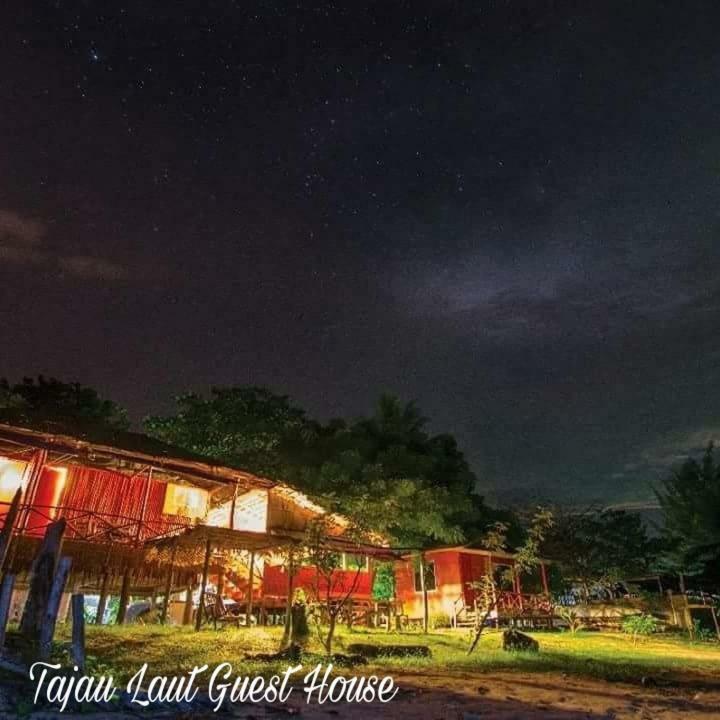 Tajau Laut Guesthouse Kudat Buitenkant foto